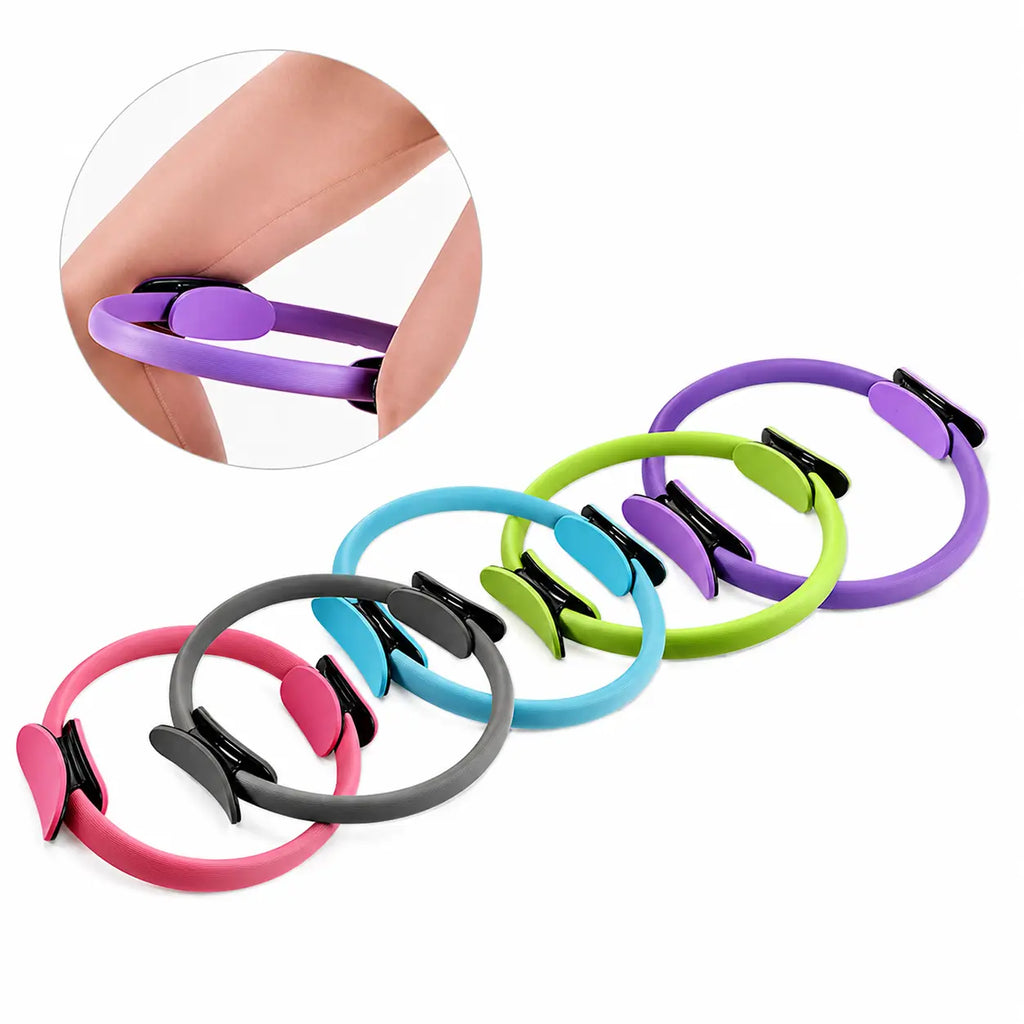 Cercle de pilates pour exercices des cuisses avec poignées confortables et anneaux fitness colorés